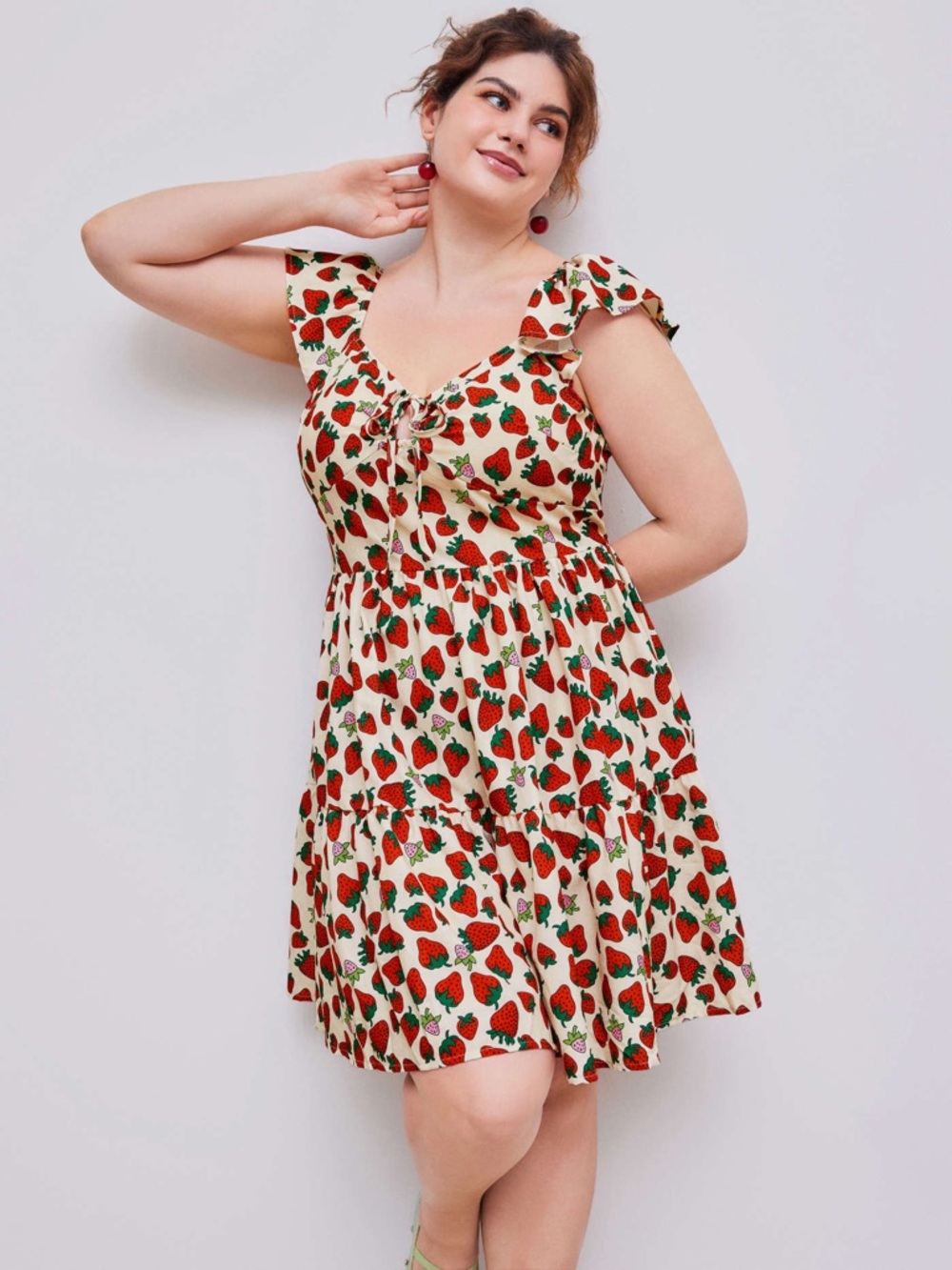 CIDER WOVEN STRAWBERRY GRAPHIC KNOTTED RUFFLE TIERED MINI DRESS CURVE & PLUS